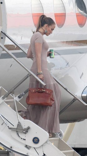  Jennifer - Arriving in London - June 09, 2011