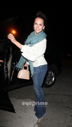 Jennifer Love Hewitt enjoys a night out in Hollywood, Jun 9 