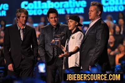  Justin at CMT musik awards