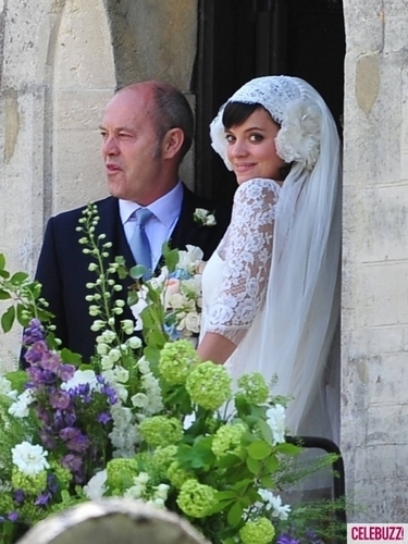  Lily Allen Gets Married in Retro-Inspired English Wedding (PHOTOS)