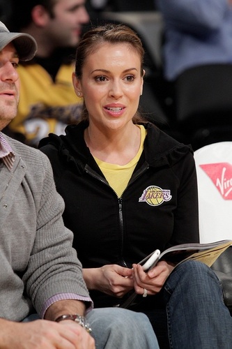  Alyssa - người nổi tiếng At The Lakers Game, February 26, 2010