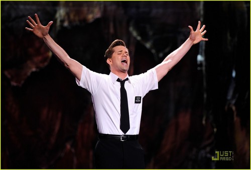  Andrew Rannells: 'Book of Mormon' Performs at the Tonys!