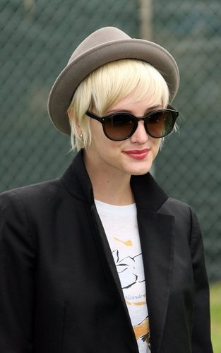  Ashlee Simpson at 超能英雄 Celebrity Carnival 2011