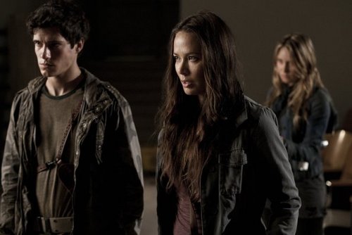  Falling Skies - Episode 1.01 - The Armory - Promotional चित्रो