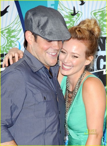  Hilary Duff Teen Choice Awards with Mike Comrie!