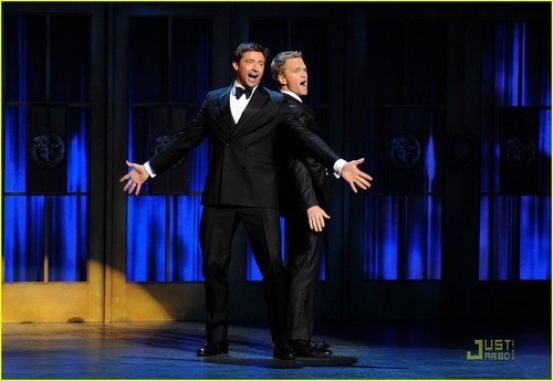 Hugh Jackman & Neil Patrick Harris: Tonys Host-Off!