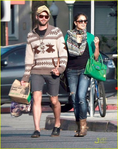  Nikki Reed & Paul McDonald: Holding Hands in Hollywood!