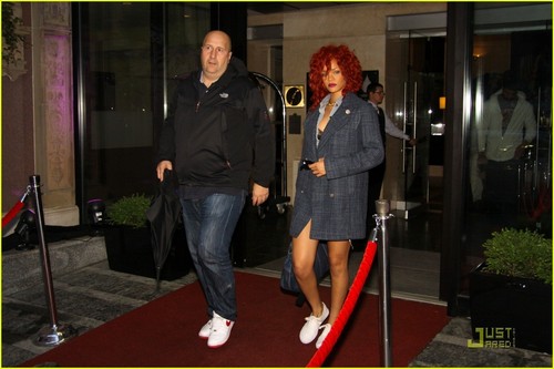 Rihanna: Dinner Date with Drake!