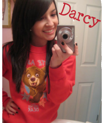 awh so cute the sweatshirt!<3