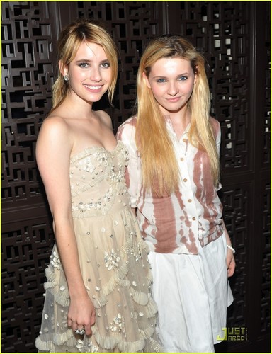  Abigail Breslin 'Gets By' with Emma Roberts