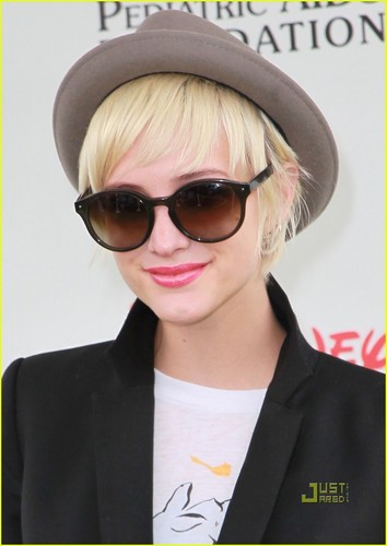  Ashlee Simpson: 'Time for Heroes' with Bronx!