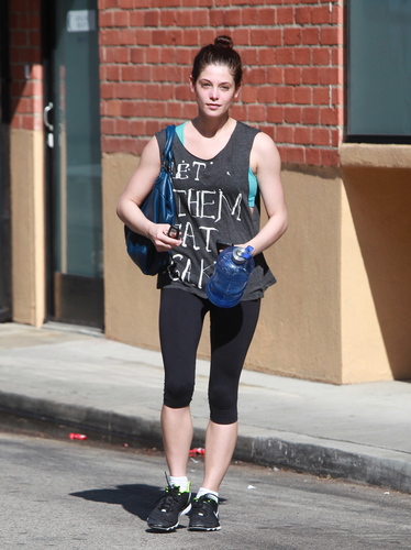  Ashley was photographed leaving the gym again yesterday (6/17)