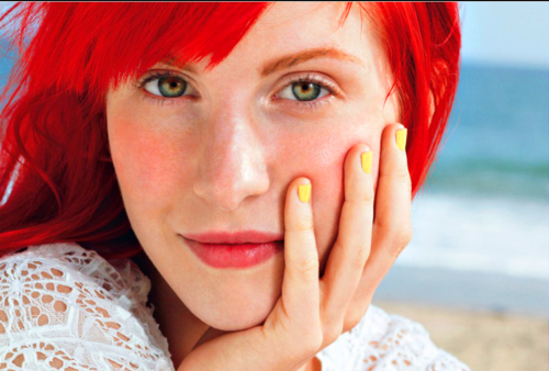  Hayley Williams: 'Self' Goes to the Beach!