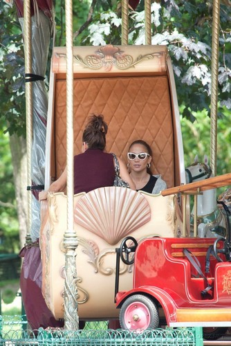  Jennifer - Spending a araw off in Paris with her kids - June 16, 2011