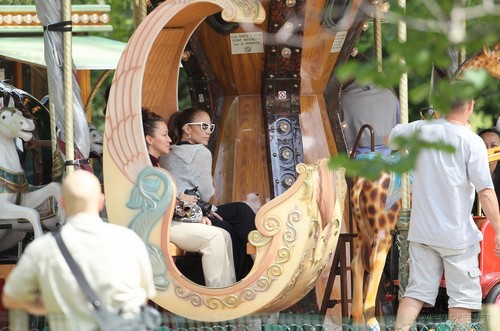  Jennifer - Spending a Tag off in Paris with her kids - June 16, 2011