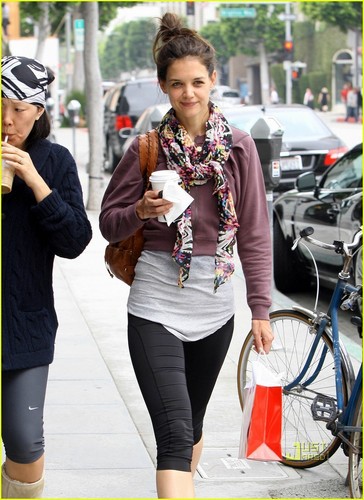  Katie Holmes: naranja Sneakers for Workout!
