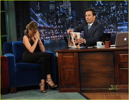 Rosie Huntington-Whiteley: Late Night with Jimmy Fallon!