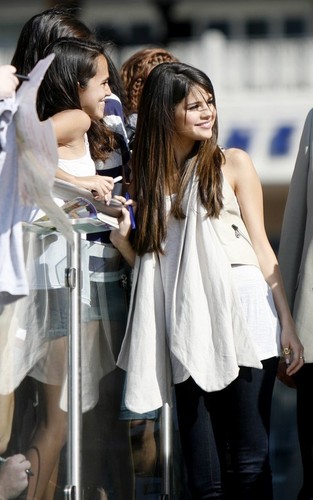 Selena Gomez signed autographs while in Dallas, Texas earlier today (June 15).