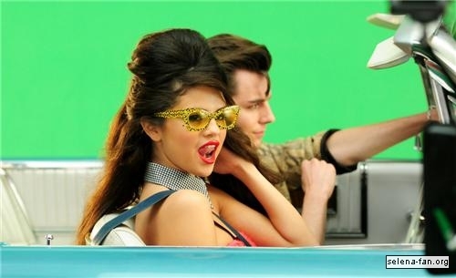  Selena - 'Love 你 Like a 爱情 Song' 音乐 Video Stills 2011