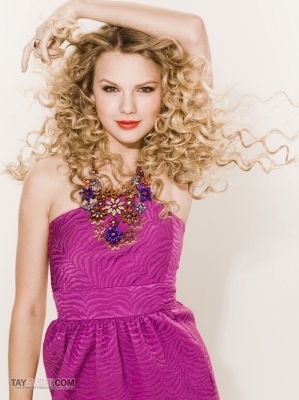 Taylor 迅速, 斯威夫特 Seventeen Photoshoot-June 18