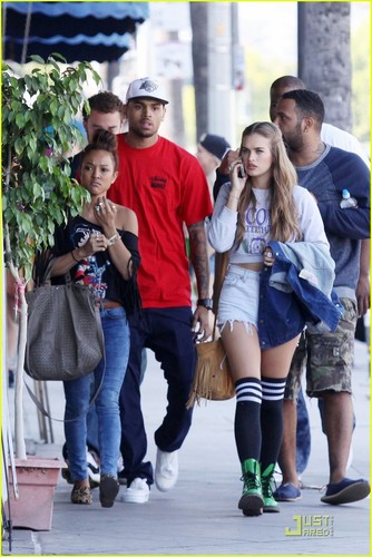  Chris Brown: Fight Club Shoe Shopping