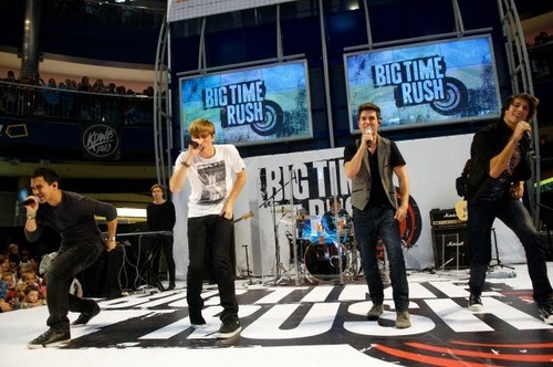  Performing at Mall of America (October 2010)