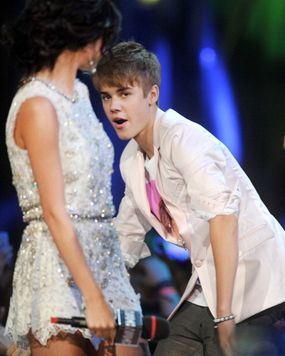 Selena - Much música Video Awards - June 19, 2011