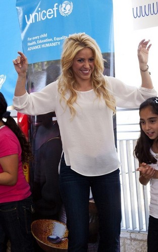  Shakira's Israel Schoolhouse Visit