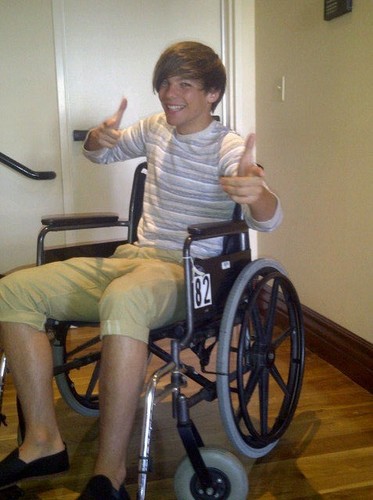  Sweet Louis In A Wheelchair? (Loving The Pose) I Get Totally ロスト In Him Everyx 100% Real ♥