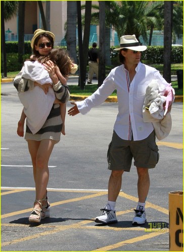  Tom Cruise & Katie Holmes: Miami with Suri!