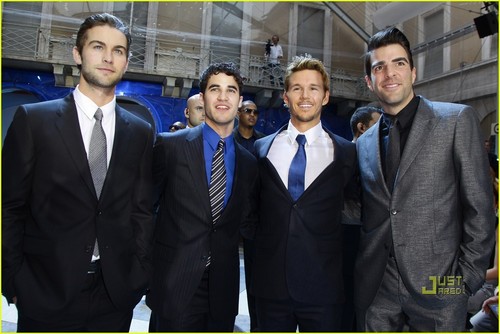 Zachary Quinto: Versace Fashion Show with Ryan Kwanten!