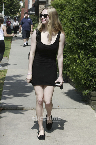  Amanda Seyfried heads to a Casting Office in Hollywood, Jun 23