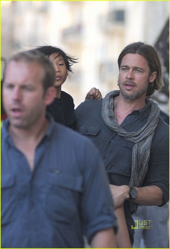  Brad Pitt: 'World War Z' Set with Pax!