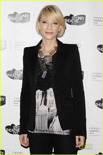 Cate Blanchett: Dame Edna Joins 'The Hobbit'