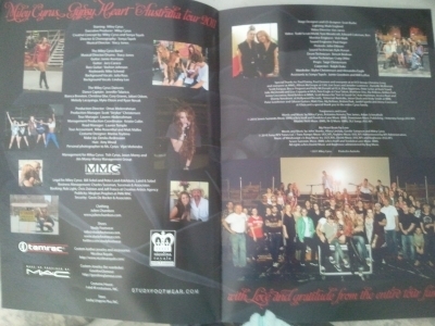 Corazon Gitano Tour [Gypsy Heart Tour] - 2011 > Tour Book Scans