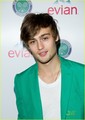 Douglas Booth: 'Romeo and Juliet' with Hailee Steinfeld! - hottest-actors photo