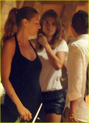  Elisabetta Canalis: Girls' Night Out in Rome!