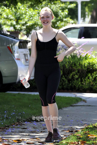  Elle Fanning leaves her Ballet Class in Hollywood, Jun 20