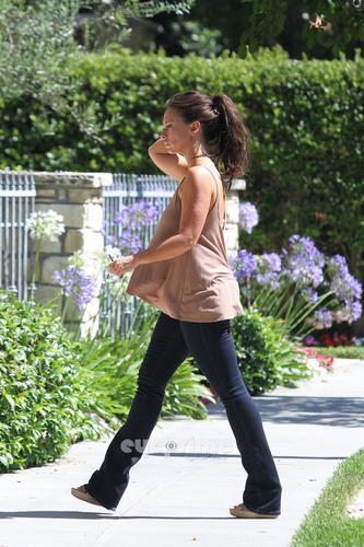 Jennifer Love Hewitt Goes to Visit her Mother in Studio City, Jun 25 