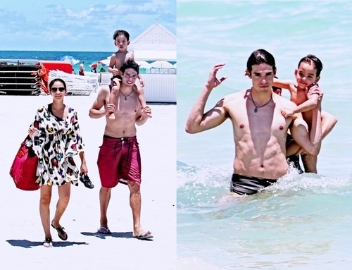 Kaka With His Family In Miami