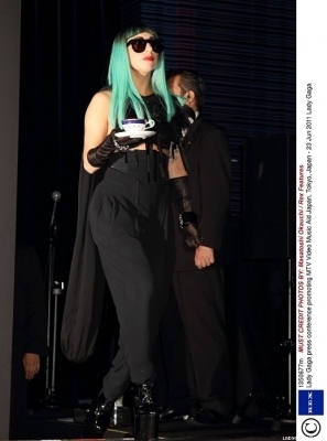  Lady Gaga at the 엠티비 Video 음악 Aid 일본 Press Conference in Tokyo