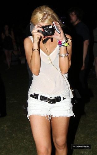  Lindsay Lohan At Coachella Valley 音乐 & Arts Festival 2011