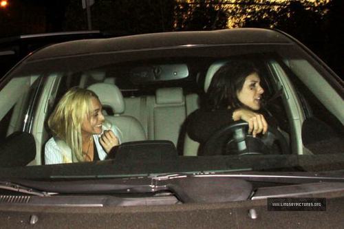  Lindsay Lohan Leaving istana, chateau Marmont With Shenae Grimes
