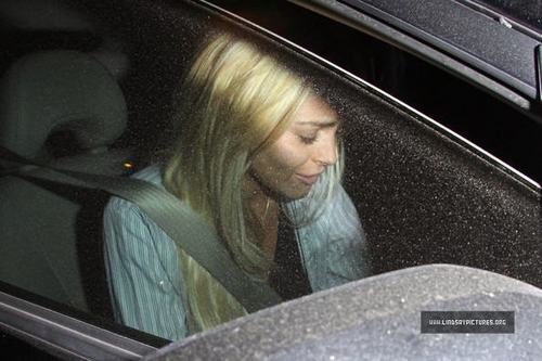  Lindsay Lohan Leaving замок Marmont With Shenae Grimes