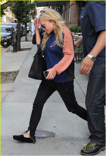  Mary-Kate & Ashley Olsen: Busy 일 in New York!