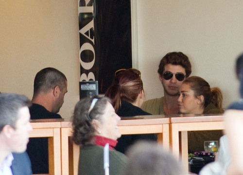 Miley - Goes out for lunch with Liam and Tish in Brisbane - June 22, 2011