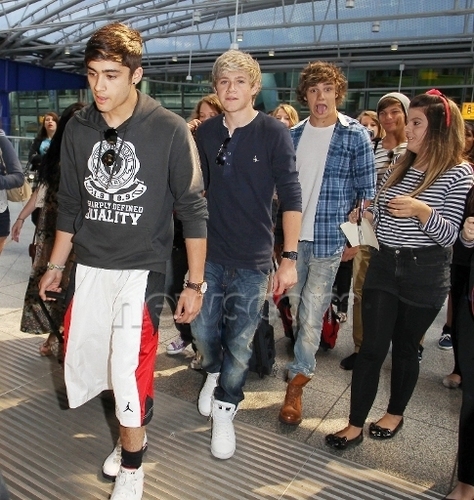One Direction at the airport 26/6/2011