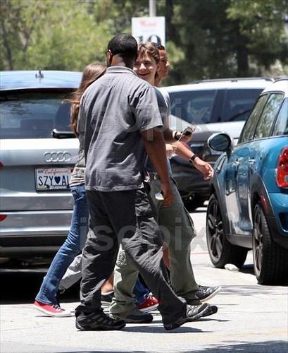  Prince, Paris, And Blanket At The 映画 6/23/2011