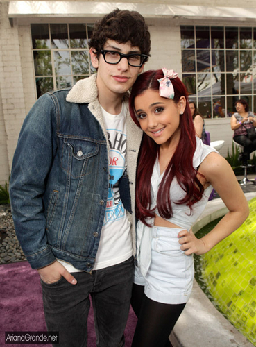  Ariana & Matt