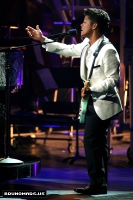  Bruno BET awards 2011 (2)